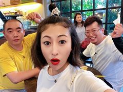 -莓园冰淇淋店