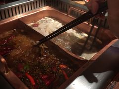 -老牌坊云南鱼豆花火锅(爱建店)