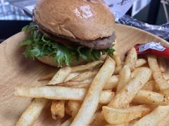 经典手打牛肉堡-龙治汉堡(中华城店)