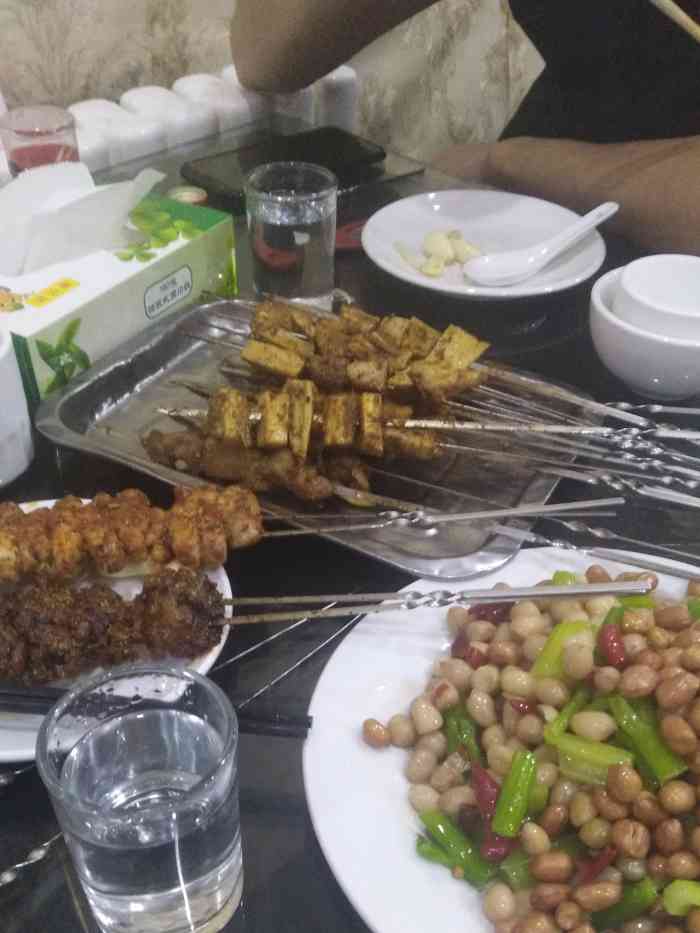 打分 还是老味道,牛肚好吃,烤串,花生米配白酒,别有一番风味