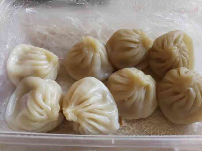 打分 打包一份鲜肉小笼,21元16个,价格略贵.
