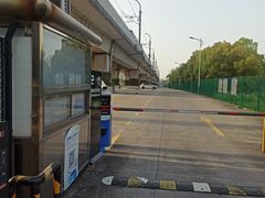 -佘山地铁站-停车场