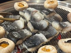 -围炉肉舍•炭烤活鳗•丹东海鲜烤肉(步行街店)