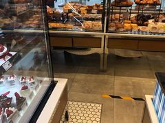面包甜点陈列柜-巴黎贝甜(右安门店)