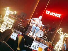 -TZ House音乐现场(来福士中心店)