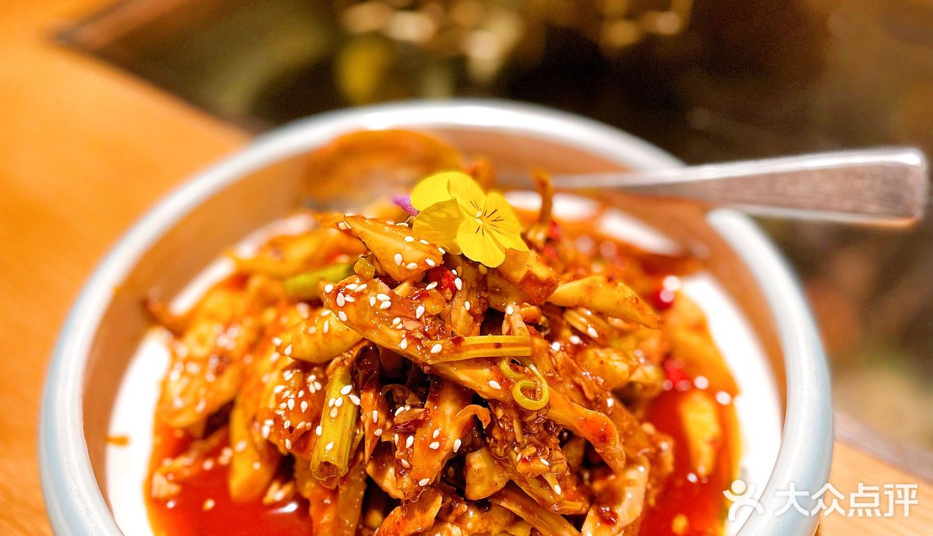 北京坊连续三年五星精品川菜餐厅|滋色菇娘鱼