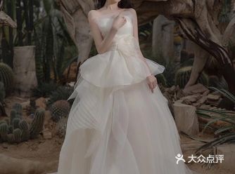 「初见黎明 碧波荡漾 且听风吟 清雅无匹」