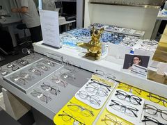 -视野联行眼镜•蔡司•依视路(温江店)