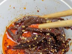 麻辣牛肉干-鑫记婆婆兔·成都特产·兔头手撕兔(太古里店)
