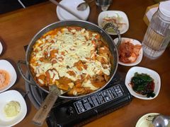 -亲昵春川鸡排(韩国美食街店)