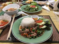 九层塔炒猪肉-Cafe de Thaan Aoan