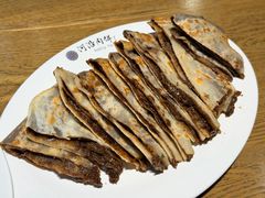 河沿芝麻酱糖饼-河沿肉饼Beijing Pie(锡拉胡同店)