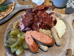 德式脆皮猪肘配香肠拼盘-闲·胡同 Barblu Hutong(雍和宫五道营店)