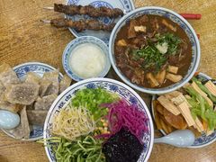 老北京炸酱面-门框胡同百年卤煮(新街口店)