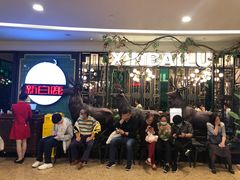 等位区-新白鹿餐厅(爱琴海购物中心店)
