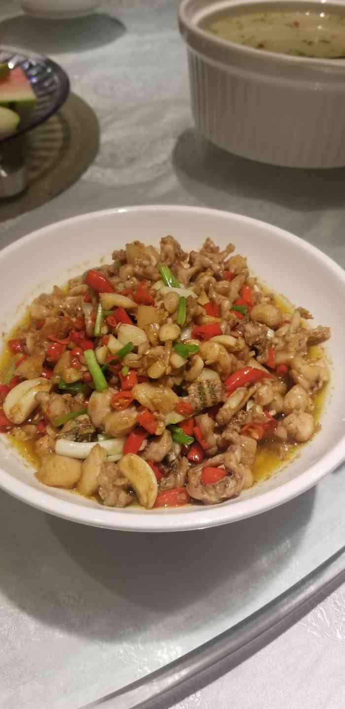 菊花鱼做的不错红烧肉味道也挺香可惜就是稍微肥了