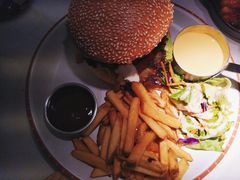 瀑布芝士牛肉汉堡-阿妮叶李(光谷世界城店)