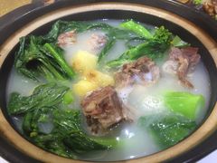 咸猪骨煲淋菜心-德烨酒家