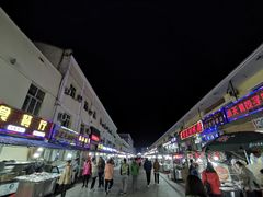 -布尔津河堤夜市