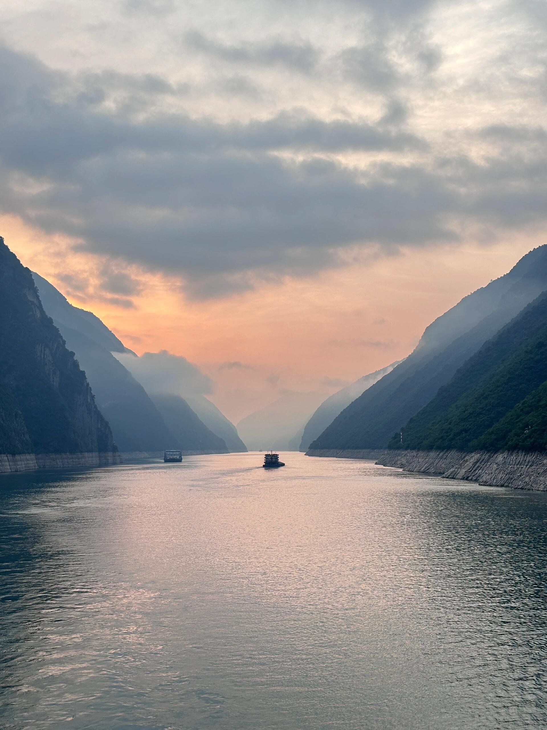 三峡云海日出图片