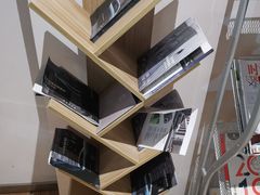 -杭州中沃沃尔沃4S店(滨江区店)