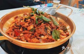 Spicy Beef with Pickled Cabbage in Dry Pot