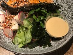 煎三文鱼腌蘑菇和风碗配红米-Wagas沃歌斯(北京君太百货店)