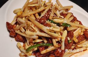 Peanut Sprout Stir-fried with Beef Tenderloin