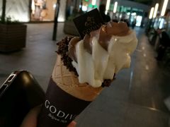 巧克力双色冰激凌-GODIVA(港汇恒隆广场)