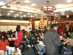 拥挤的秀才大堂-桥香园云南过桥米线(金马碧鸡店)
