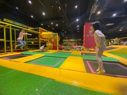 -蹦蹦跳跳(新奥购物中心店)