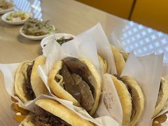 -闫家驴肉老店(华电一校店)