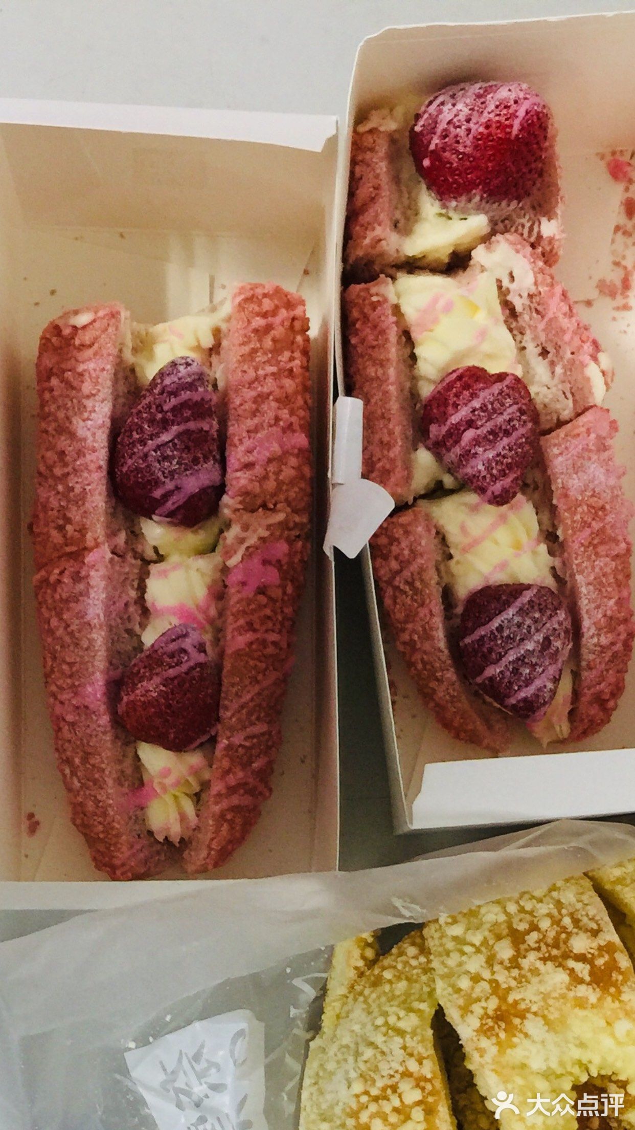 下午茶时间:奈雪的茶,必点面包系列 蜜蜜芝士火龙果