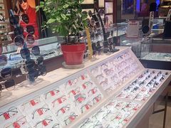 -西南眼镜·蔡司·依视路战略合作店(南街店)
