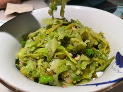 青椒紫苏炒苦瓜-佬麻雀·剁椒鱼头(京基KK One店)