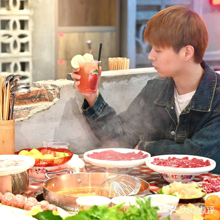 遵义心中第一牛逼好吃的酸汤牛肉火锅。。。 