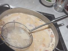 -尚尚仙·酸汤猪手·猪肚鸡火锅(华联万柳购物中心店)