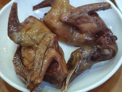 红烧乳鸽-煲煲掂风味煲仔饭餐厅(西区店)