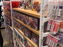 -名创优品(北京新中关购物中心地铁层店)