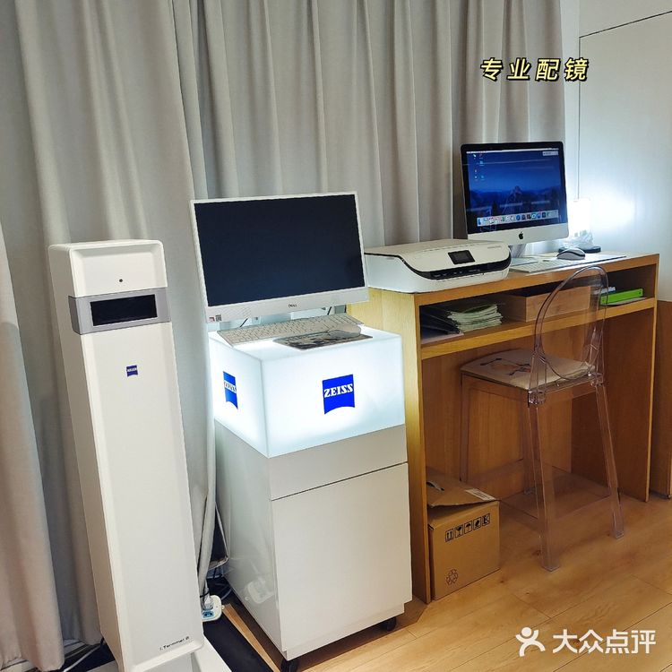 启明眼镜给你专业的服务，舒适的环境