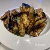 招牌新疆大盘鸡大盘鸡很大份，两个人吃都吃不完