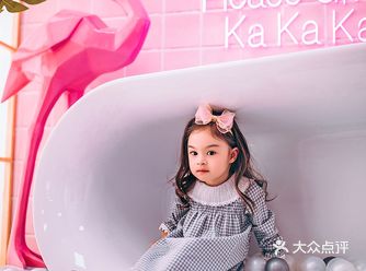 下次和大宝和爸爸可以来拍一个美美的全家福了