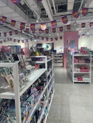 -嗨本可潮玩仓(大兴大悦春风里店)