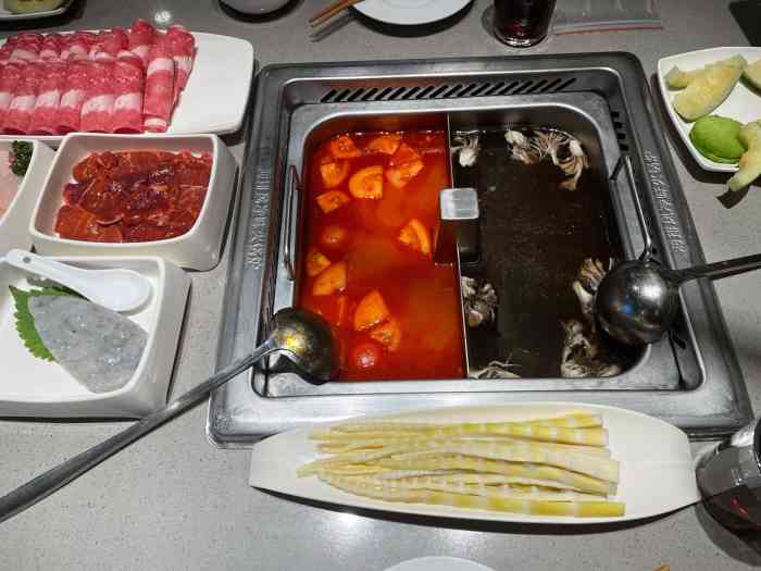 海底捞火锅(君悦广场店)-"[薄荷]环境: 在君悦广场四楼,很好找,.