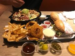 -The Habit Burger Grill 哈比特汉堡(复兴soho店)