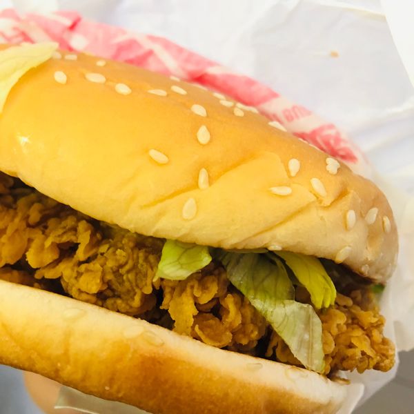 麦辣鸡腿汉堡经典中薯条套餐