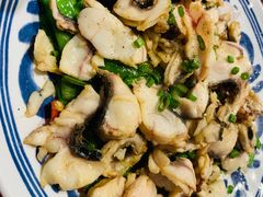 炒鲫鱼片-龙桥私厨·姜花菊花过桥鱼·顺德菜(容桂店)