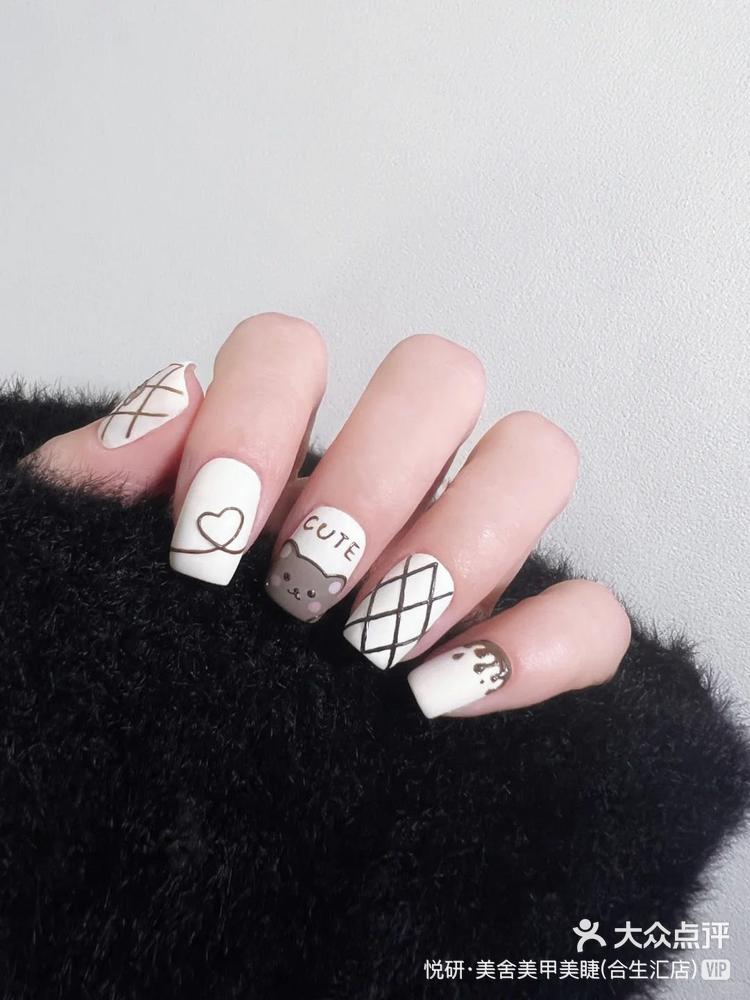 可爱牛奶巧克力小熊手绘美甲