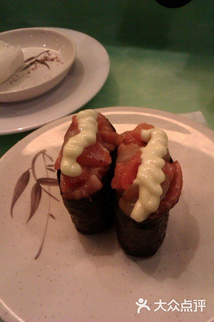 三文鱼沙拉寿司