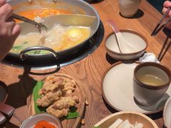 -野山舂·贵州现舂酸汤火锅(鸿通城店)